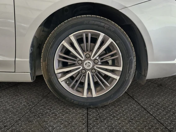 ام جي 5 LUX 2023 