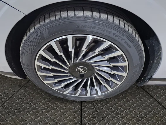 Hyundai Azera calligraphy 2024