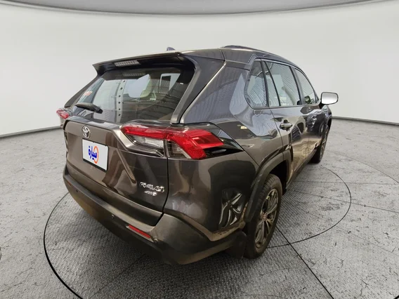 Toyota RAV4 XLE 2024