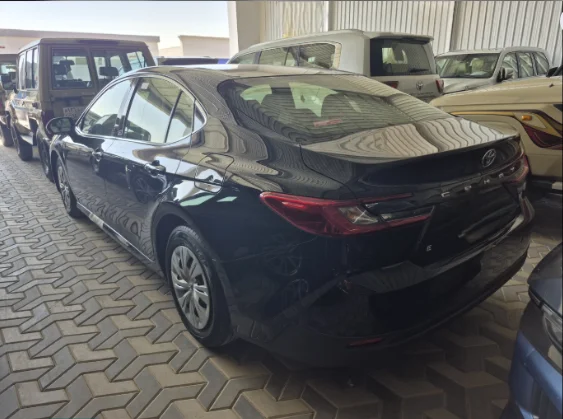 Toyota Camry  E 2025 