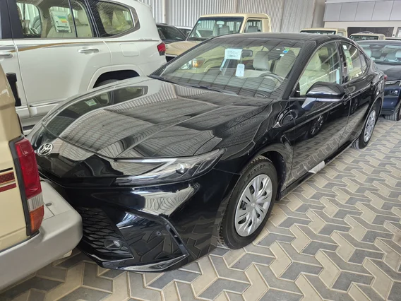 Toyota Camry  E 2025 
