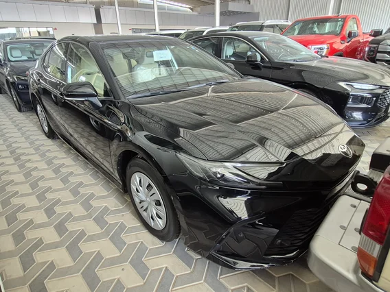 Toyota Camry  E 2025 