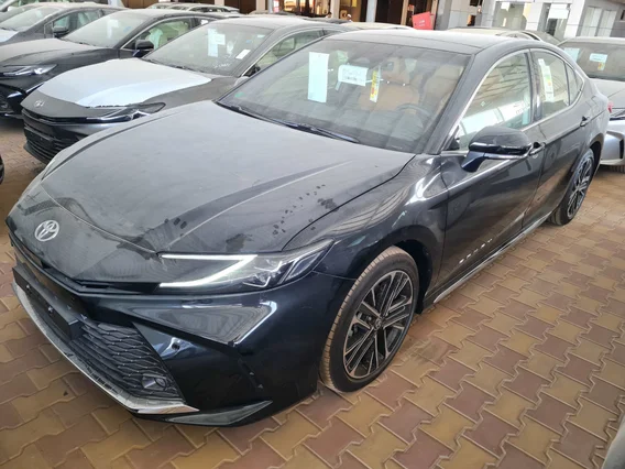 Toyota Camry  GLE 2025