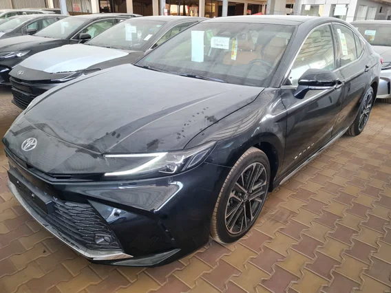 Toyota Camry  GLE 2025