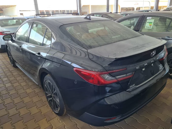 Toyota Camry  GLE 2025
