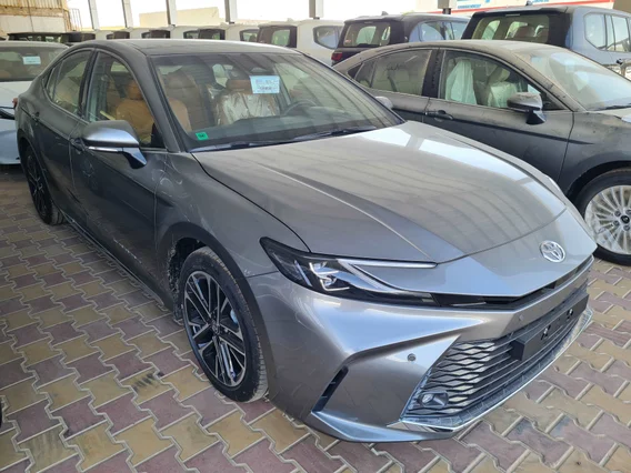 Toyota Camry  GLE 2025