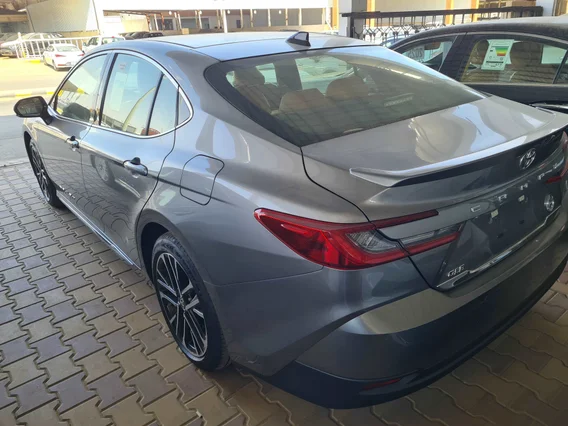 Toyota Camry  GLE 2025