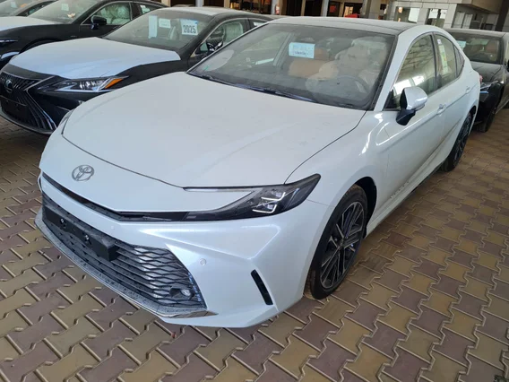 Toyota Camry  GLE 2025
