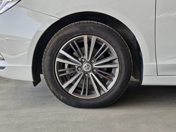 ام جي 5 LUX 2023 