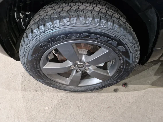 لاند روفر ديفندر P300 S 2025