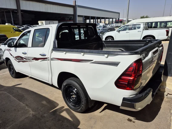 تويوتا هايلكس GLX 2020 