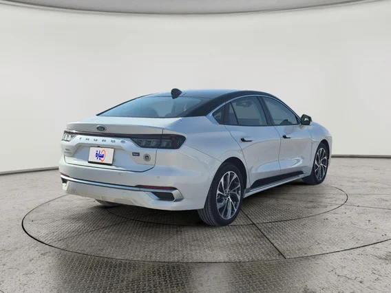 Ford Taurus Titanium FHEV 2025 