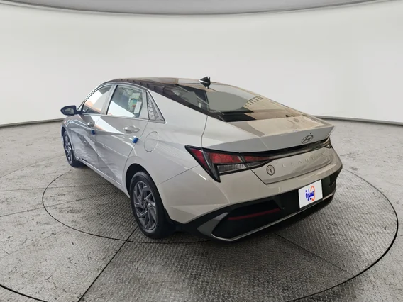 Hyundai Elantra Smart 2025 