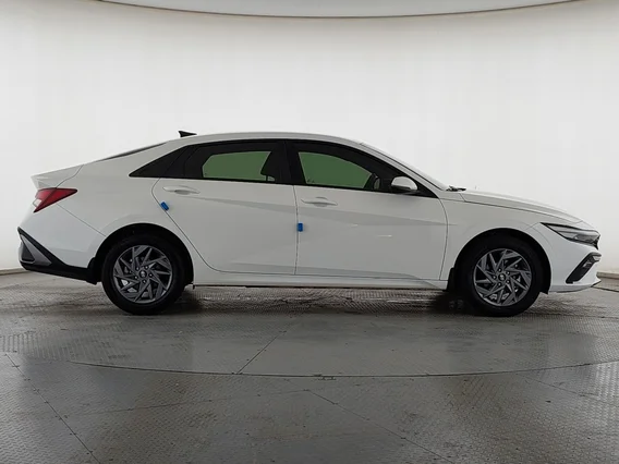 Hyundai Elantra Smart 2024 