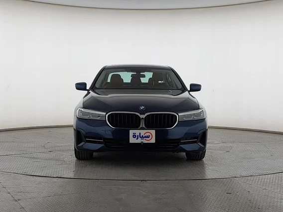 بي ام دبليو الفئة الخامسة 520i 2023