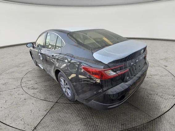 Toyota Camry  E 2025 