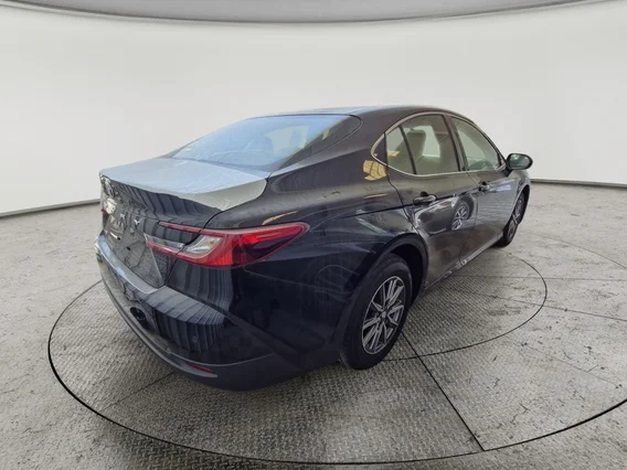 Toyota Camry  E 2025 