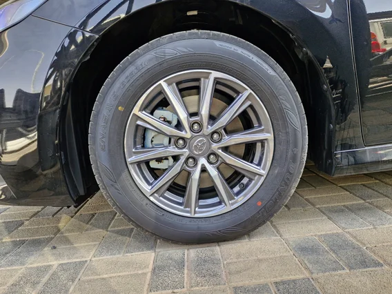 Toyota Camry  E 2025 