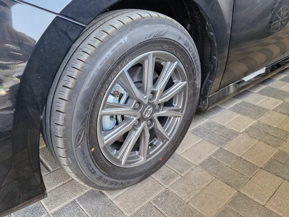 Toyota Camry  E 2025 