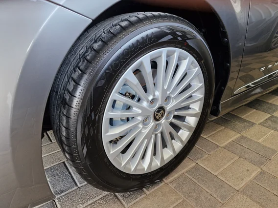 تويوتا كامري LE 2025 