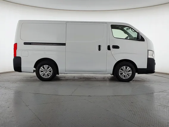 نيسان باص اورفان بضاعة 2023 