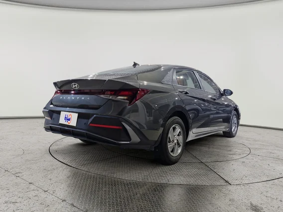 Hyundai Elantra Smart 2024 