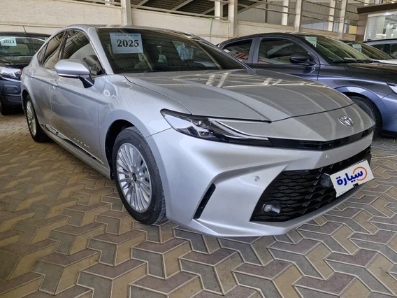 Toyota Camry  LE 2025 