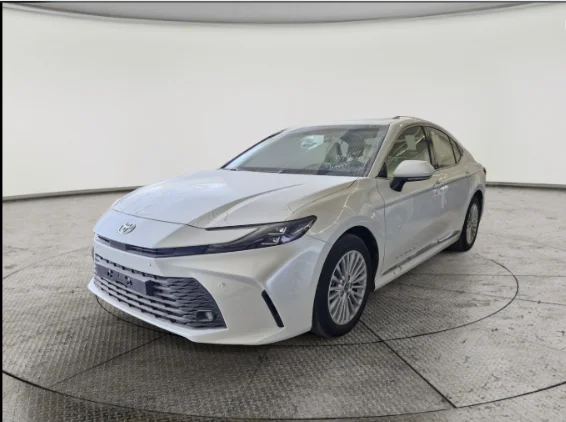 تويوتا كامري LE 2025 