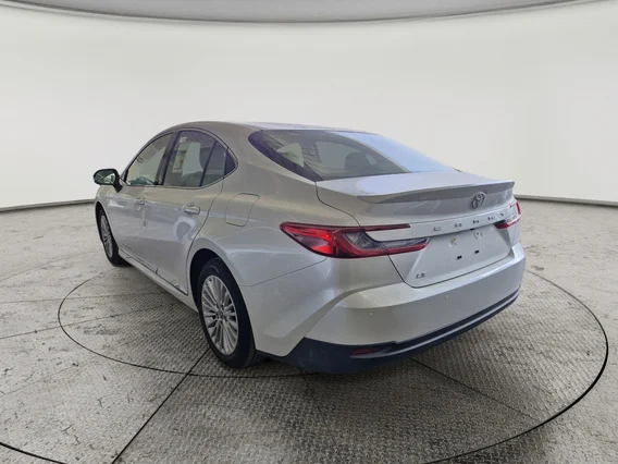 Toyota Camry  LE 2025 