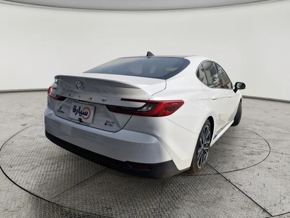 Toyota Camry  lumiere 2025 