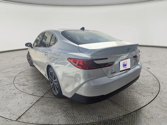 Toyota Camry  lumiere 2025 