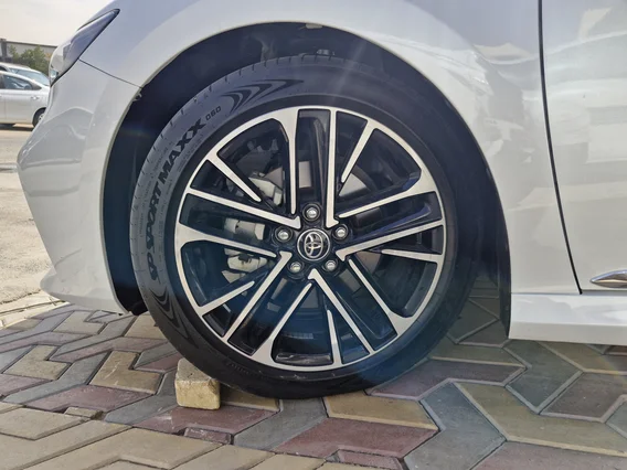 Toyota Camry  lumiere 2025 