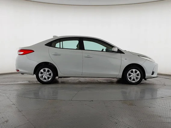 Toyota Yaris  STD 2021 