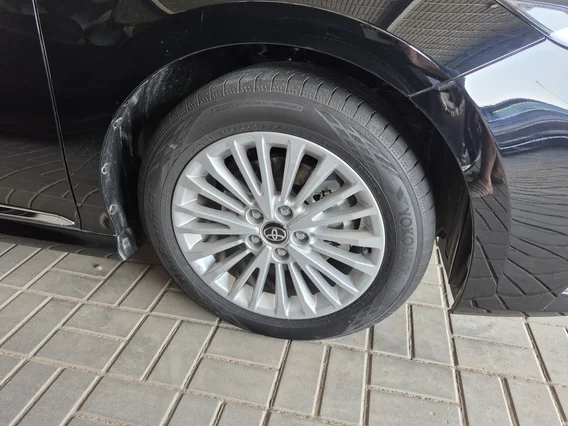 Toyota Camry  LE 2025 