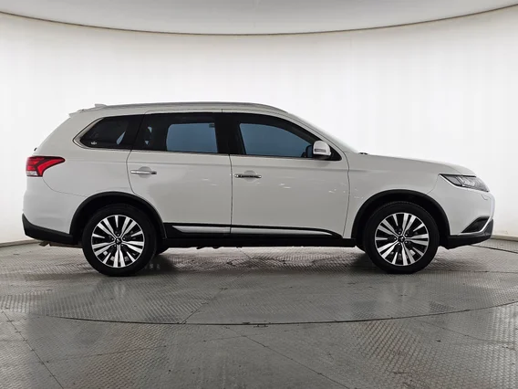 ميتسوبيشي اوتلاندر GLX 2022 