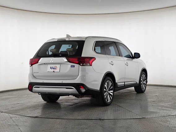 ميتسوبيشي اوتلاندر GLX 2022 