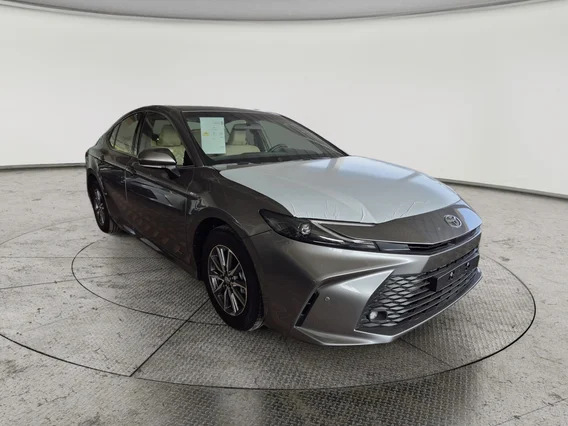 تويوتا كامري E HEV 2025 