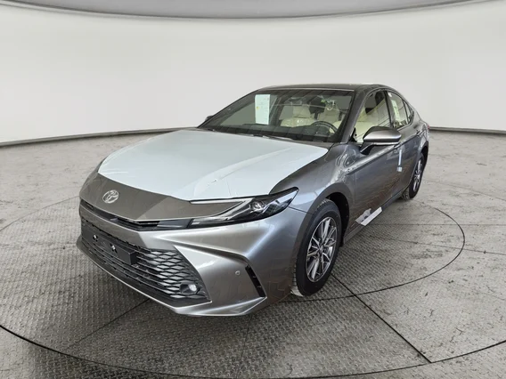 تويوتا كامري E HEV 2025 