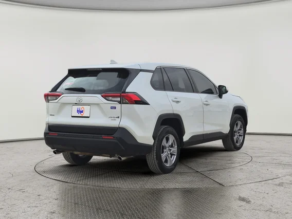 Toyota RAV4 LE 2024 