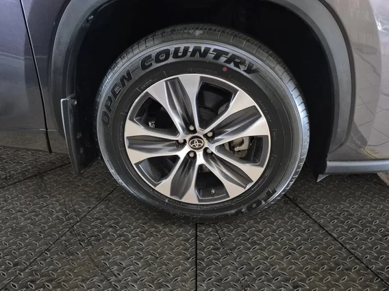 Toyota Highlander GLE 2023 