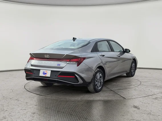 Hyundai Elantra Smart 2024 