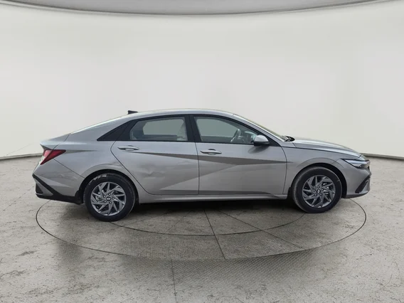 Hyundai Elantra Smart 2024 