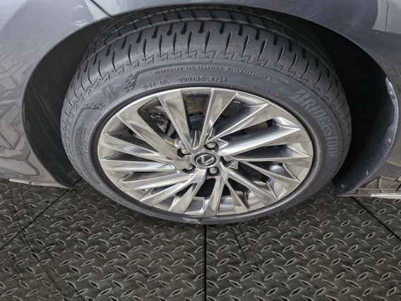 Lexus ES 350 CC Elite 2025 