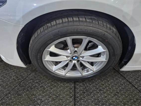 بي ام دبليو الفئة الخامسة 520i 2020 