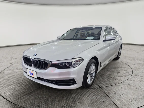 بي ام دبليو الفئة الخامسة 520i 2020 