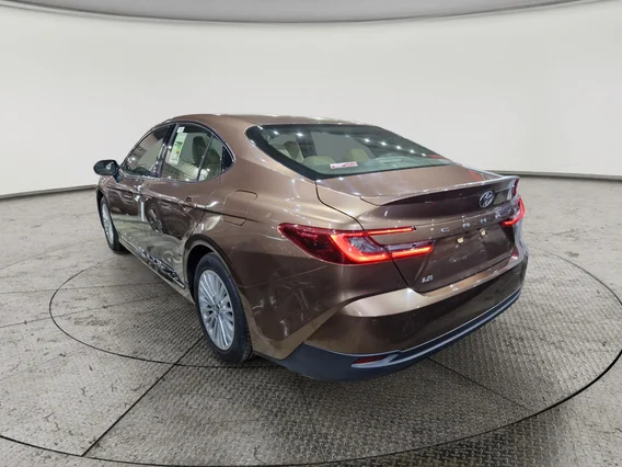 تويوتا كامري LE 2025 