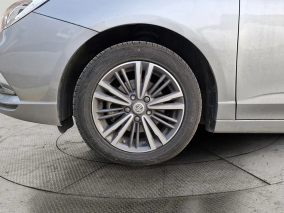 ام جي 5 LUX 2023 