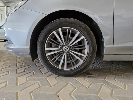 ام جي 5 LUX 2023 