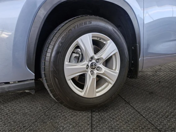 Toyota Highlander LE 2021 