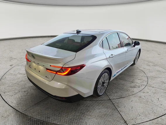 تويوتا كامري LUMIERE HEV 2026 